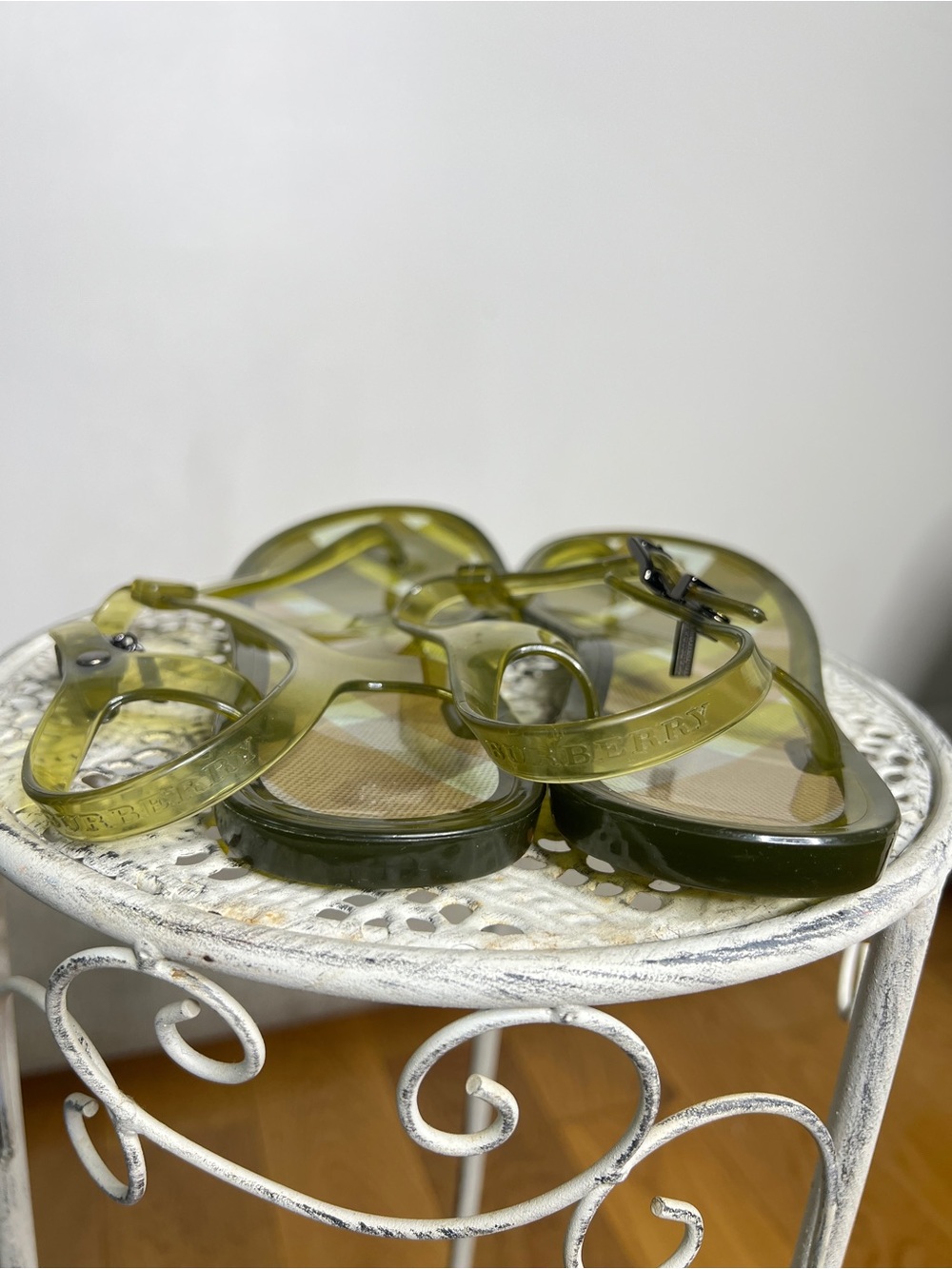 Burberry Olive Green Transparent Jelly Thong Sandals - Picture 5 of 6